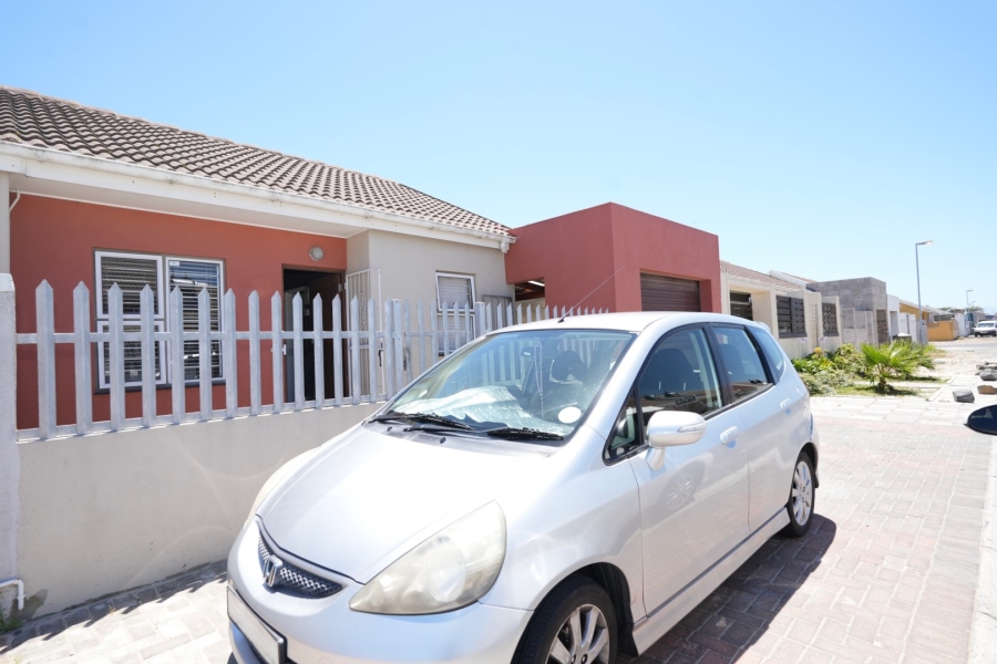 2 Bedroom Property for Sale in Pelican Park Western Cape